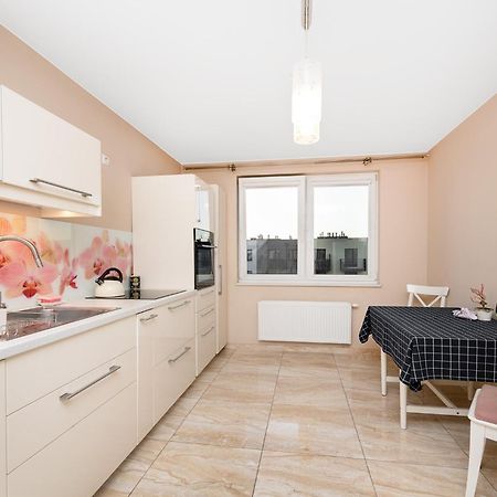 Cozy Corner: Apartment With Wifi And Private Balcony วรอตซวาฟ ภายนอก รูปภาพ