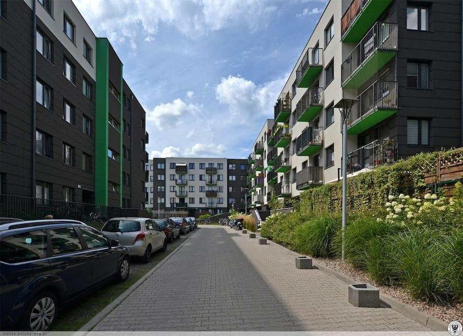 Cozy Corner: Apartment With Wifi And Private Balcony วรอตซวาฟ ภายนอก รูปภาพ