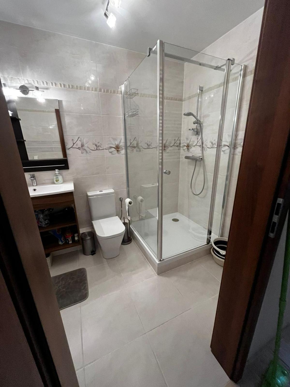Cozy Corner: Apartment With Wifi And Private Balcony วรอตซวาฟ ภายนอก รูปภาพ