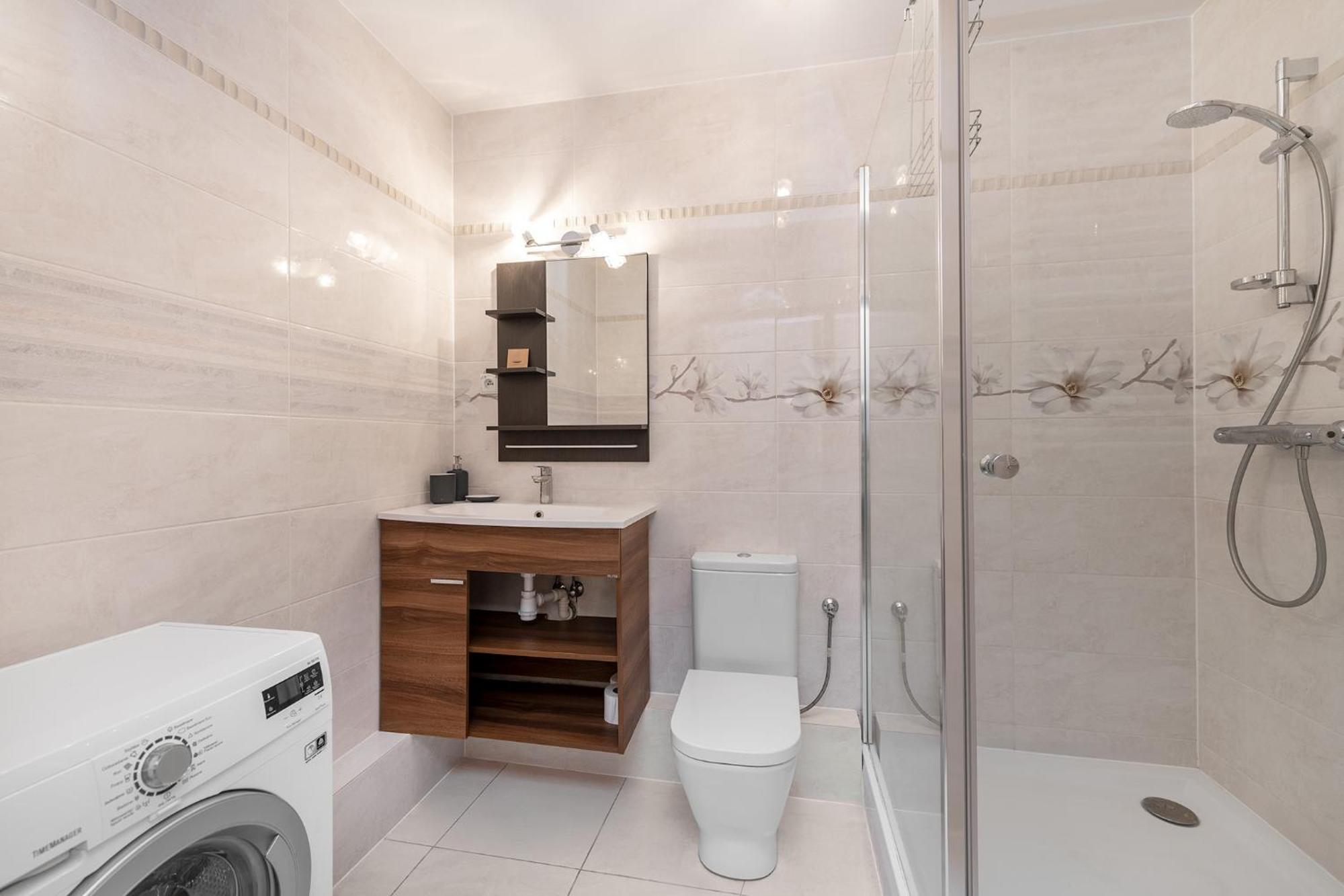 Cozy Corner: Apartment With Wifi And Private Balcony วรอตซวาฟ ภายนอก รูปภาพ